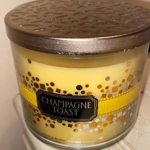 ⭐️ HTF BBW Champagne Toast Candle